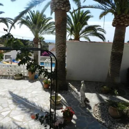 Emilia 4 Pax ヴィラ *