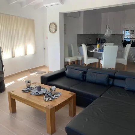 Emilia 4 Pax カルプ