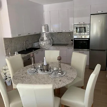 ヴィラ Emilia 4 Pax *