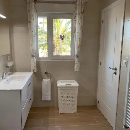 Emilia 4 Pax * カルプ